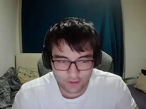 Snapshot of rynoxexe chatting on July 7, 2026, 8:45 pm rynoxexe online show from July 7, 2026, 8:45 pm