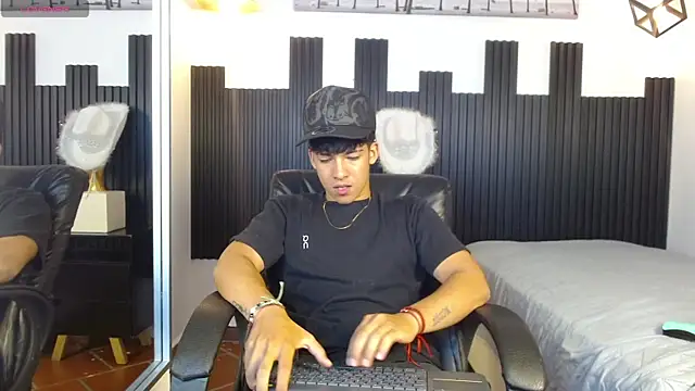Snapshot of ren_storm chatting on July 19, 2026, 3:37 am ren storm online show from July 19, 2026, 3:37 am