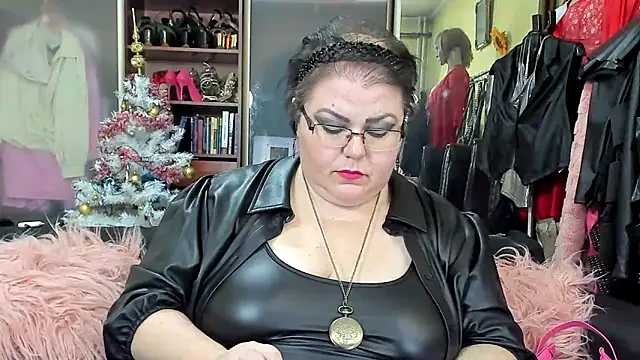 KaryQueen online show from January 2, 2025, 10:44 pm