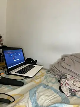 Snapshot of Strawberrymuffin_ chatting on July 10, 2026, 2:28 pm Strawberrymuffin online show from July 10, 2026, 2:28 pm