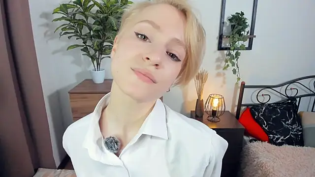 JanettePerro online show from July 11, 2026, 8:42 pm