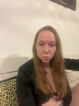 Snapshot of EmmaaFit chatting on July 14, 2026, 5:19 pm EmmaaFit online show from July 14, 2026, 5:19 pm