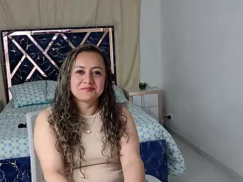 Snapshot of Cristalsexy25 chatting on July 17, 2026, 12:41 am Cristalsexy25 online show from July 17, 2026, 12:41 am