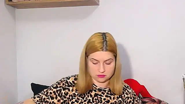 alisenties online show from February 22, 2026, 3:35 pm