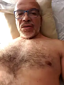 Snapshot of cared72 chatting on July 31, 2026, 6:24 am cared72 online show from July 31, 2026, 6:24 am