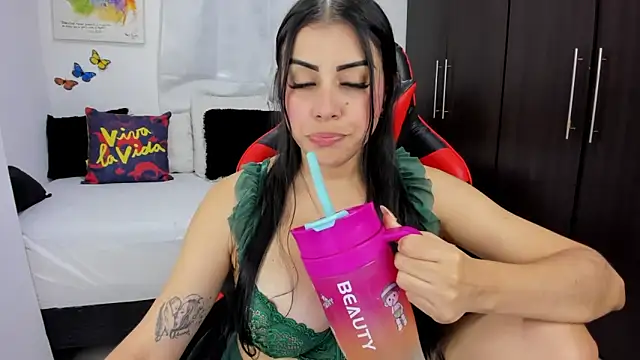 Snapshot of lucy007_ chatting on March 4, 2025, 8:05 pm lucy007 online show from March 4, 2025, 8:05 pm