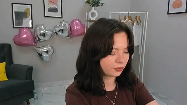 Gloria  Torres online show from July 14, 2026, 1:50 pm