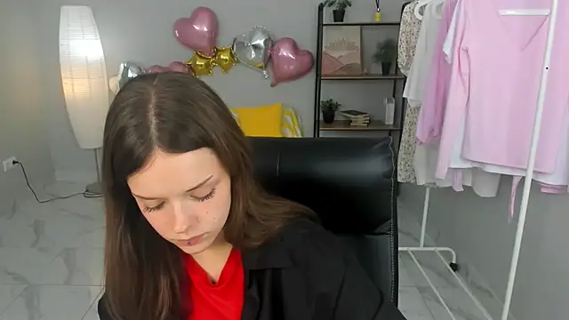Snapshot of DeniseWilson chatting on July 24, 2026, 1:18 pm DeniseWilson online show from July 24, 2026, 1:18 pm