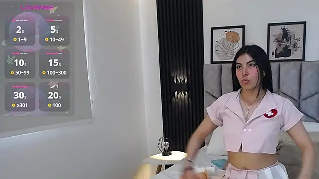 Snapshot of Bella_Cute_01 chatting on July 17, 2026, 9:34 pm Bella Cute 01 online show from July 17, 2026, 9:34 pm