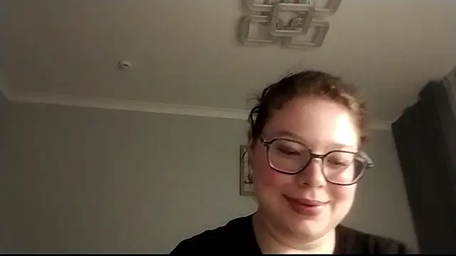 Snapshot of MulaVixen chatting on July 19, 2026, 7:10 pm MulaVixen online show from July 19, 2026, 7:10 pm