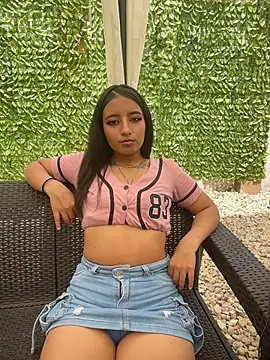 EstrellaGlow Pink online show from July 17, 2026, 6:16 pm