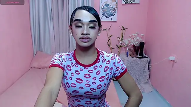 Snapshot of VivienneLuxe chatting on July 18, 2026, 7:17 am VivienneLuxe online show from July 18, 2026, 7:17 am
