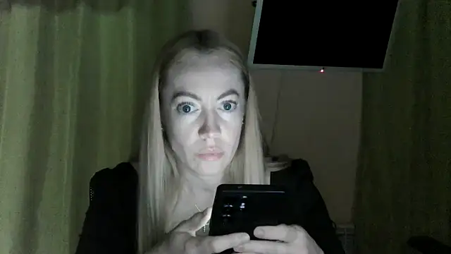 Snapshot of LensyTourels chatting on July 17, 2026, 5:21 pm LensyTourels online show from July 17, 2026, 5:21 pm