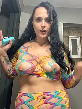 Snapshot of CurvyTemptation23 chatting on August 4, 2026, 11:04 am CurvyTemptation23 online show from August 4, 2026, 11:04 am