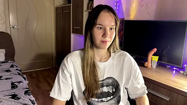 Snapshot of Rina_Right chatting on August 6, 2026, 11:00 pm Rina Right online show from August 6, 2026, 11:00 pm