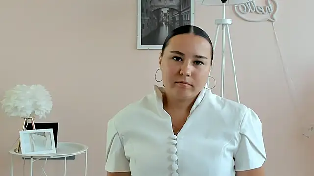 JunitaFarabaugh online show from July 22, 2026, 7:43 am
