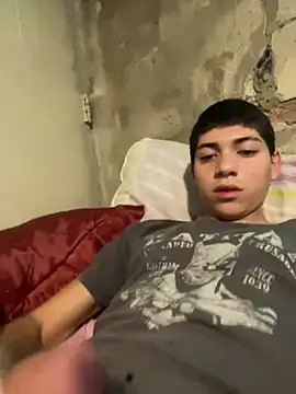 Snapshot of johnnisak chatting on July 21, 2026, 1:45 pm johnnisak online show from July 21, 2026, 1:45 pm