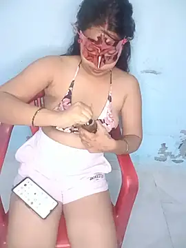 Snapshot of Komal_hot76 chatting on August 3, 2026, 6:32 am Komal hot76 online show from August 3, 2026, 6:32 am