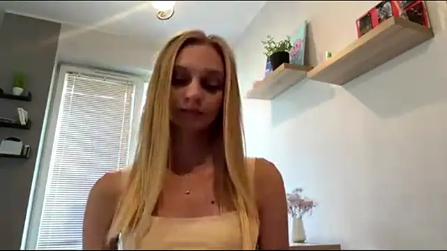 Snapshot of Lifeof_blonde chatting on July 24, 2026, 5:09 pm Lifeof blonde online show from July 24, 2026, 5:09 pm