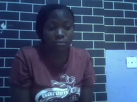 Snapshot of prettydivabloom chatting on August 3, 2026, 1:14 am prettydivabloom online show from August 3, 2026, 1:14 am