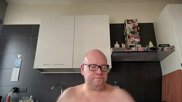 Snapshot of theitalianbear chatting on July 20, 2026, 6:21 am theitalianbear online show from July 20, 2026, 6:21 am