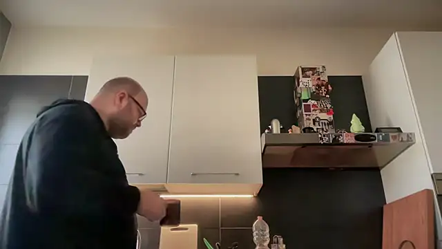 theitalianbear online show from April 3, 2026, 9:05 am