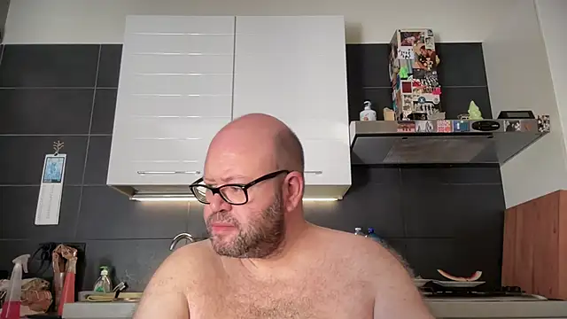 Snapshot of theitalianbear chatting on July 7, 2026, 7:23 am theitalianbear online show from July 7, 2026, 7:23 am