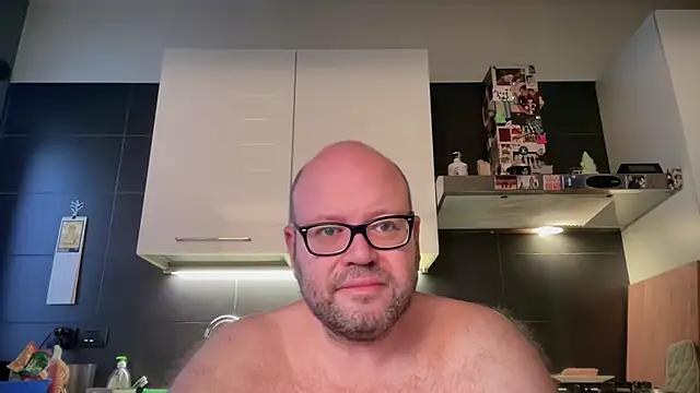 Snapshot of theitalianbear chatting on July 3, 2026, 3:35 am theitalianbear online show from July 3, 2026, 3:35 am