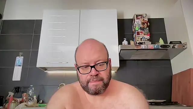 Snapshot of theitalianbear chatting on July 17, 2026, 7:38 am theitalianbear online show from July 17, 2026, 7:38 am