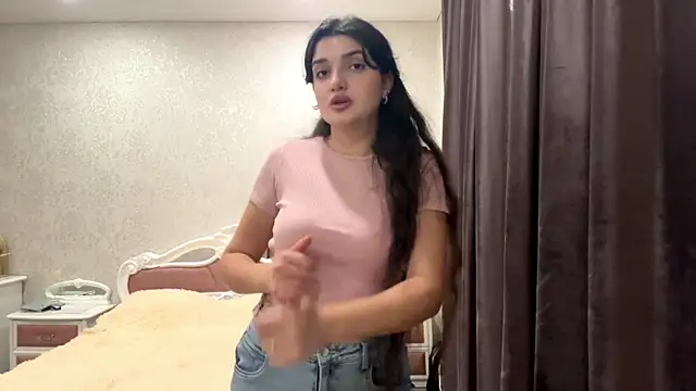 IzzabelSun online show from July 28, 2026, 7:39 pm