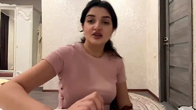 IzzabelSun online show from July 28, 2026, 8:52 pm