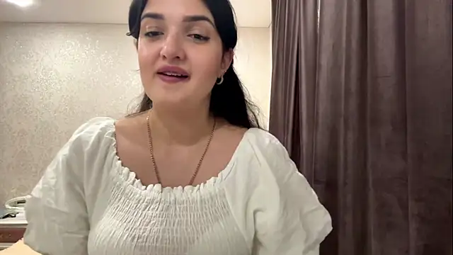 IzzabelSun online show from July 28, 2026, 4:39 pm
