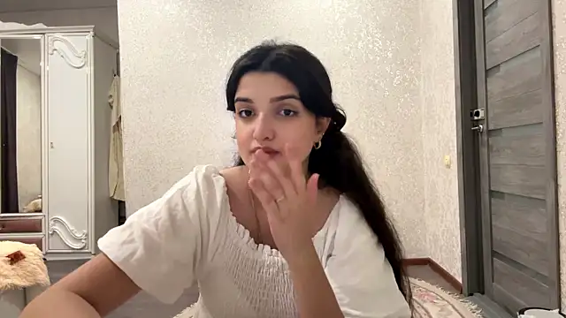 IzzabelSun online show from July 28, 2026, 6:20 pm