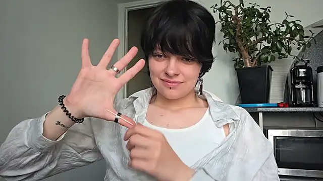 Lucysidle online show from August 1, 2026, 8:56 am