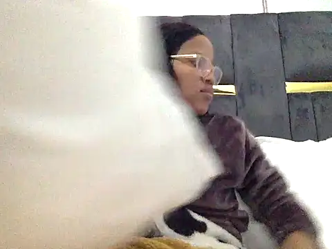 QueenBeeBae online show from August 6, 2026, 11:38 am