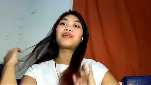 Snapshot of YettaMuch chatting on August 4, 2026, 1:04 pm YettaMuch online show from August 4, 2026, 1:04 pm