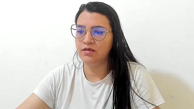 MARILYN GARCIA online show from November 24, 2025, 3:34 pm