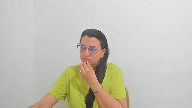 MARILYN GARCIA online show from September 30, 2025, 2:12 pm