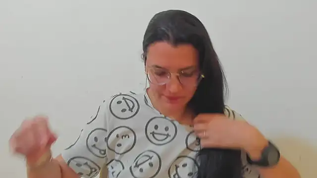 MARILYN GARCIA online show from December 5, 2025, 3:43 pm