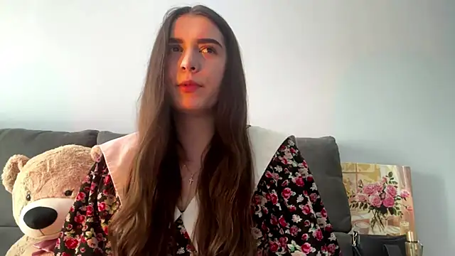 LucyLuxy online show from August 6, 2026, 9:37 am