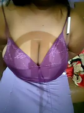 Nilalove01 online show from August 7, 2026, 4:51 am