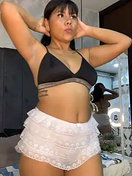 Lunna Rossee online show from August 6, 2026, 7:42 pm