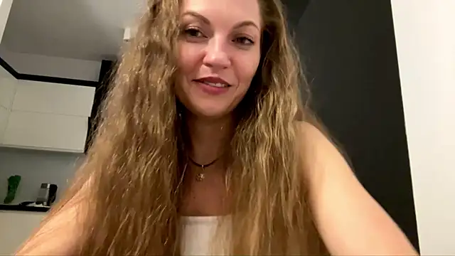 Snapshot of meowmariana chatting on August 8, 2026, 7:32 pm meowmariana online show from August 8, 2026, 7:32 pm