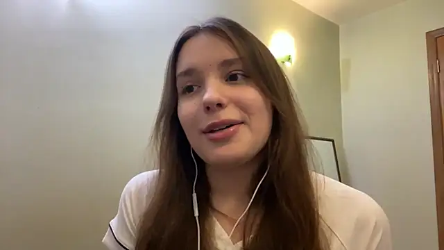 Snapshot of HootedIlk chatting on August 7, 2026, 2:34 pm HootedIlk online show from August 7, 2026, 2:34 pm