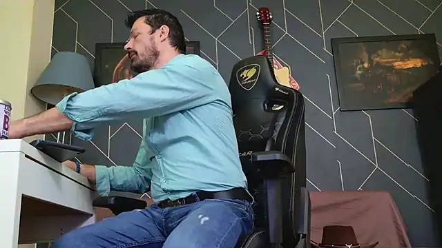 ChrisKox online show from December 3, 2025, 8:03 am