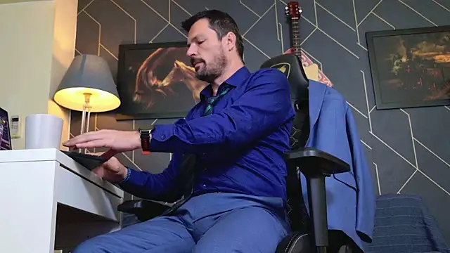 ChrisKox online show from November 7, 2025, 7:18 pm