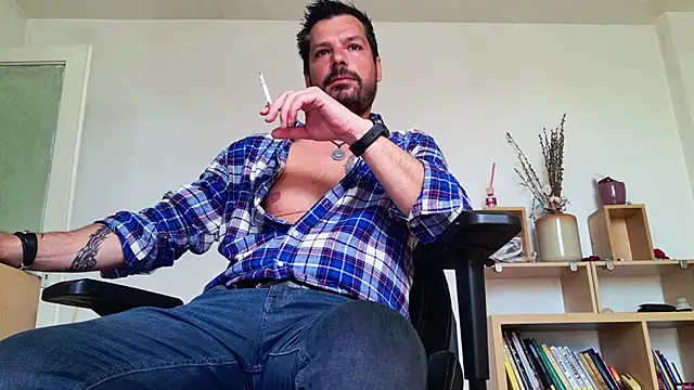 ChrisKox online show from May 4, 2026, 7:11 am