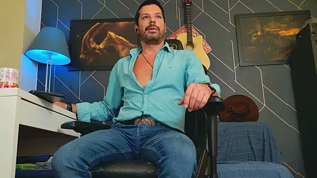 Snapshot of ChrisKox chatting on October 5, 2025, 8:38 am ChrisKox online show from October 5, 2025, 8:38 am