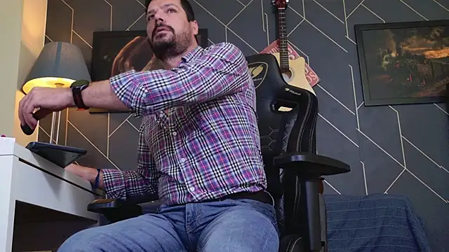 ChrisKox online show from November 14, 2025, 4:27 am