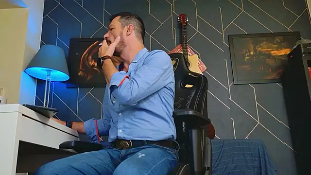 Snapshot of ChrisKox chatting on October 13, 2025, 5:47 pm ChrisKox online show from October 13, 2025, 5:47 pm